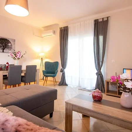M&m 1 Apartment *